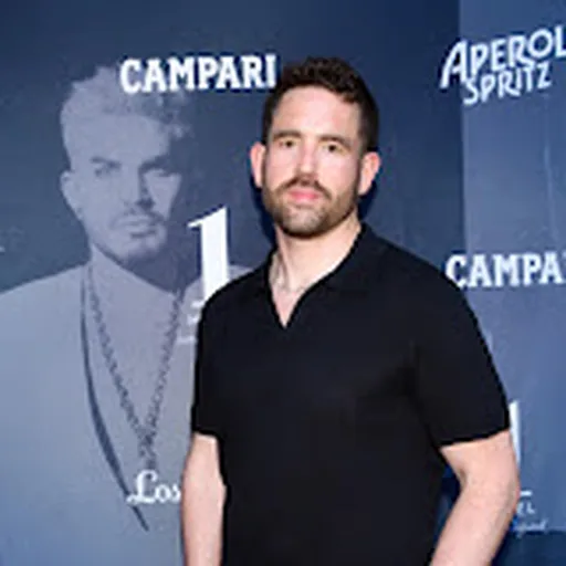 Andrew Curry
