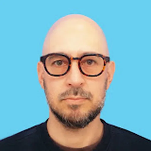 Mark de Clive-Lowe