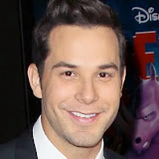 Skylar Astin