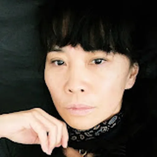Sook-Yin Lee