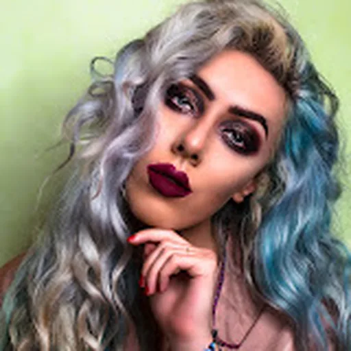 Stephi LaReine