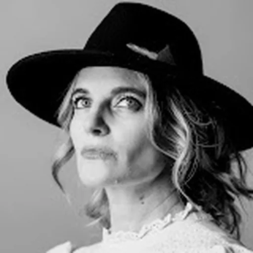 Suzanna Choffel