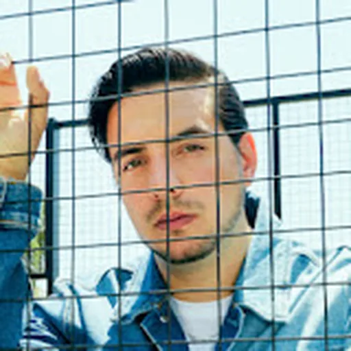 Vadhir Derbez