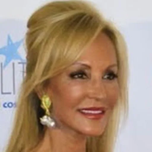 Carmen Lomana
