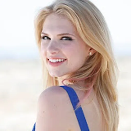 Claudia Lee