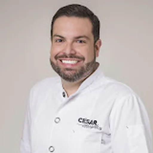 César González