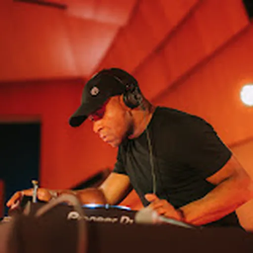 DJ EZ