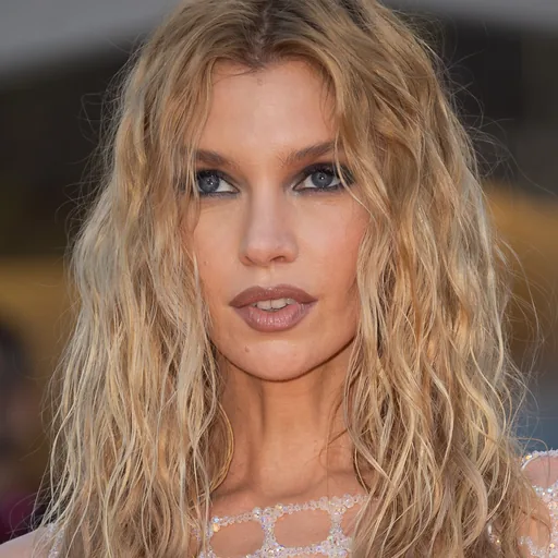 Stella Maxwell