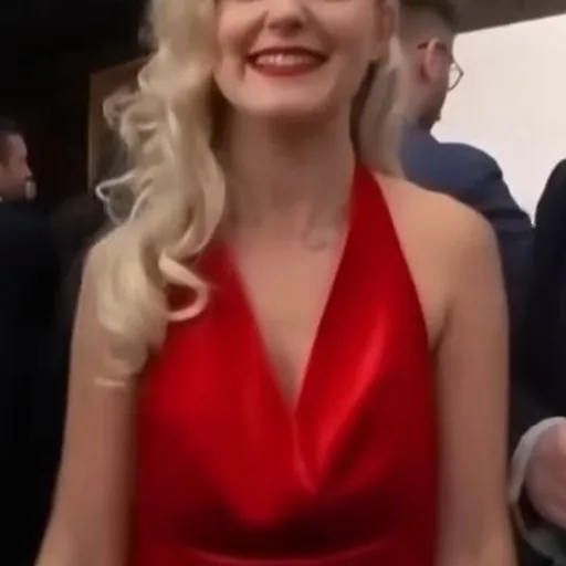Eva Elfie