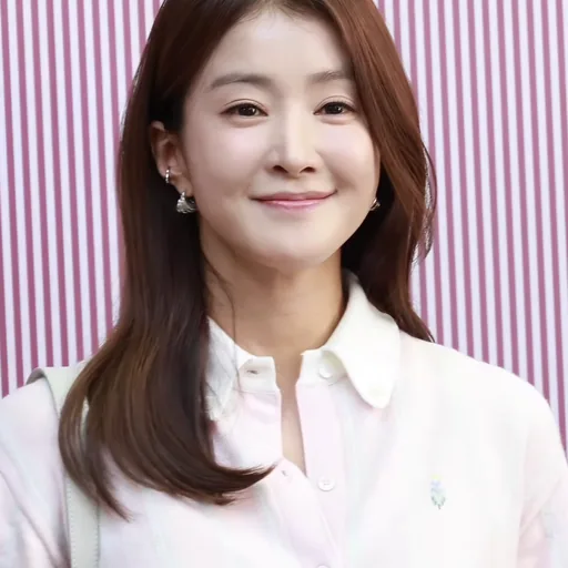Lee Si-young