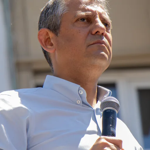 Özgür Özel