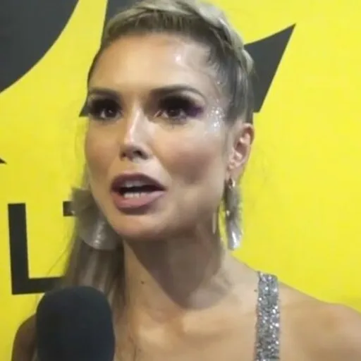 Flávia Viana