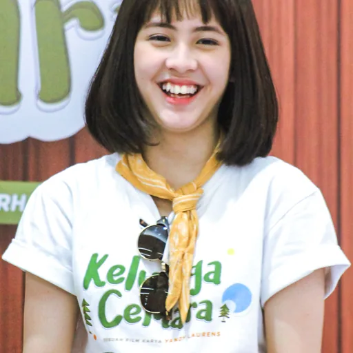 Adhisty Zara