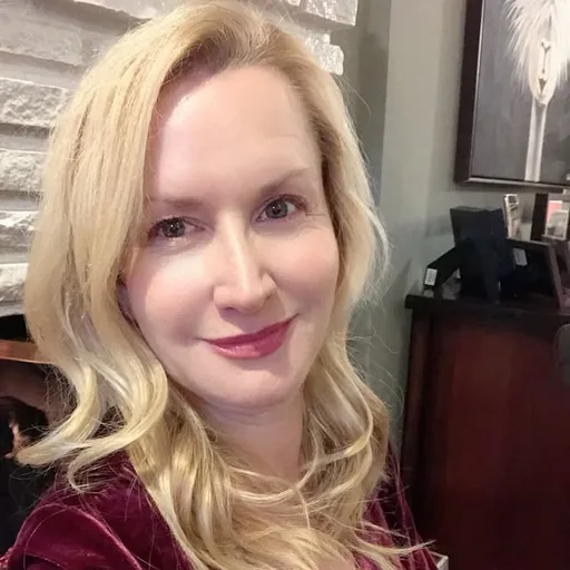 Angela Kinsey