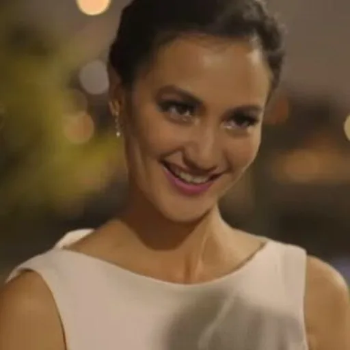 Atiqah Hasiholan