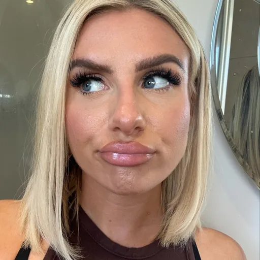 Chloe Burrows