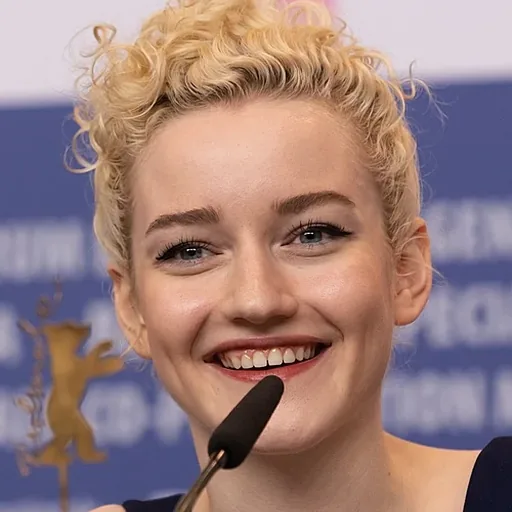 Julia Garner