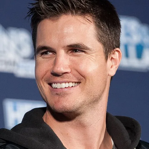 Robbie Amell