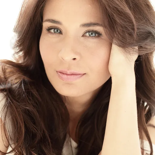 Adriana Louvier