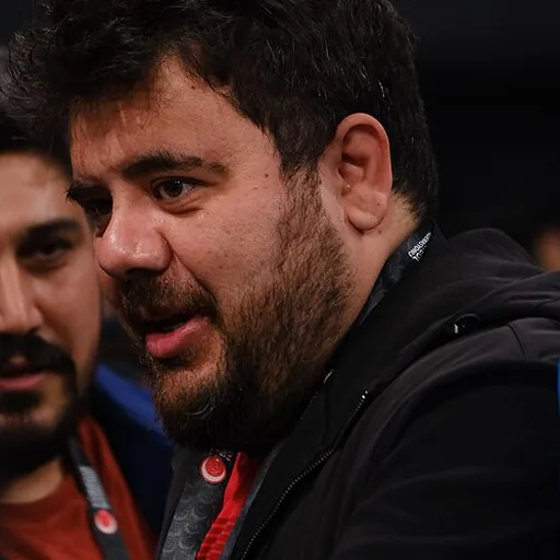 Eser Yenenler