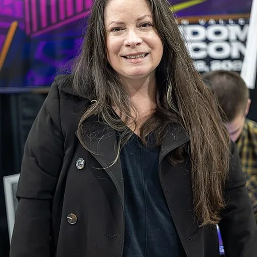 Holly Marie Combs