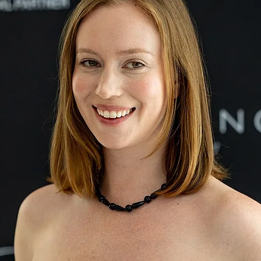 Hannah Einbinder